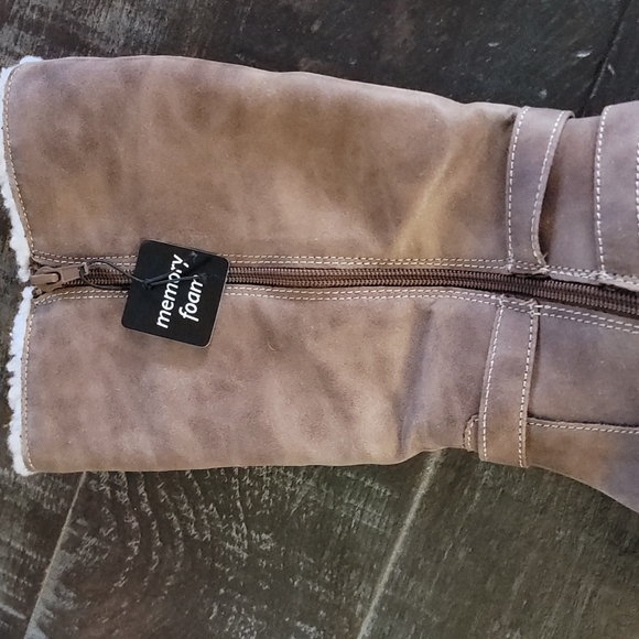 Womens boot, size 8, brand new, never worn - Picture 4 of 4